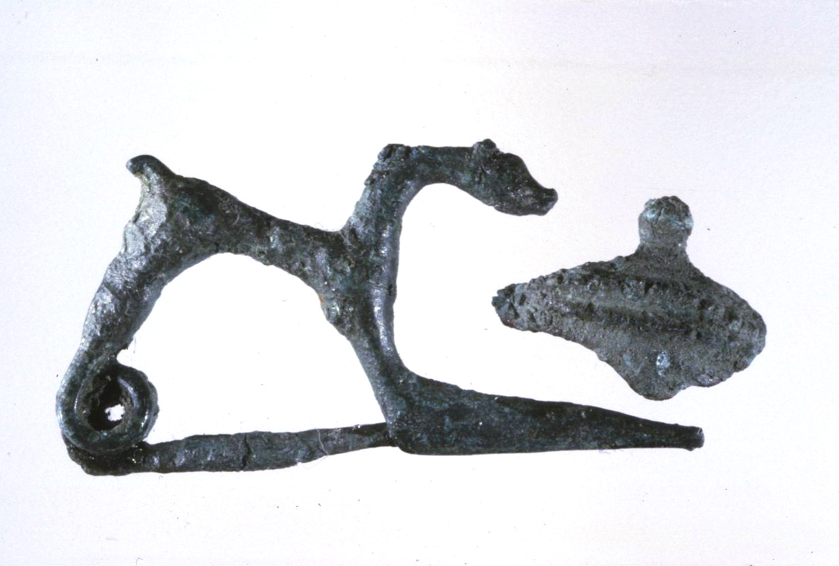 fibula a navicella (fine/ inizio VII sec. a.C./ VI sec. a.C)