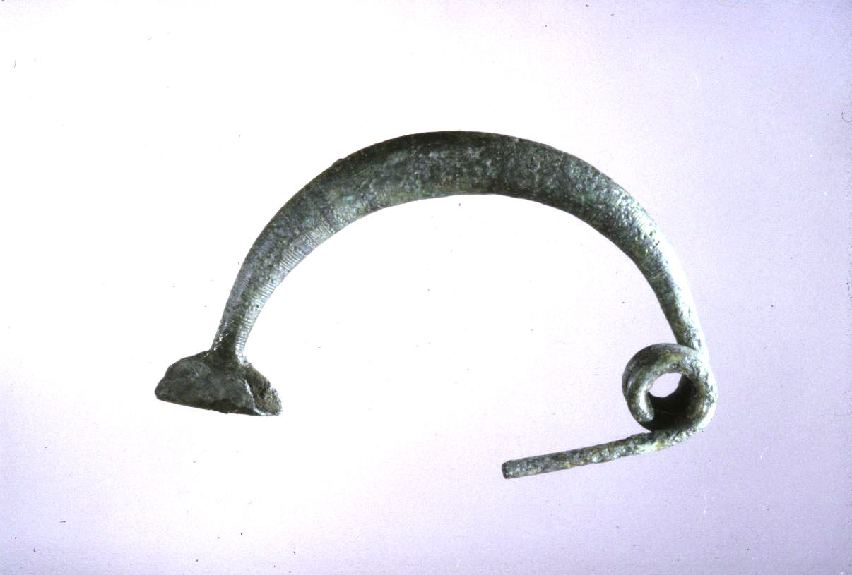 fibula ad arco ingrossato (VIII sec. a.C)