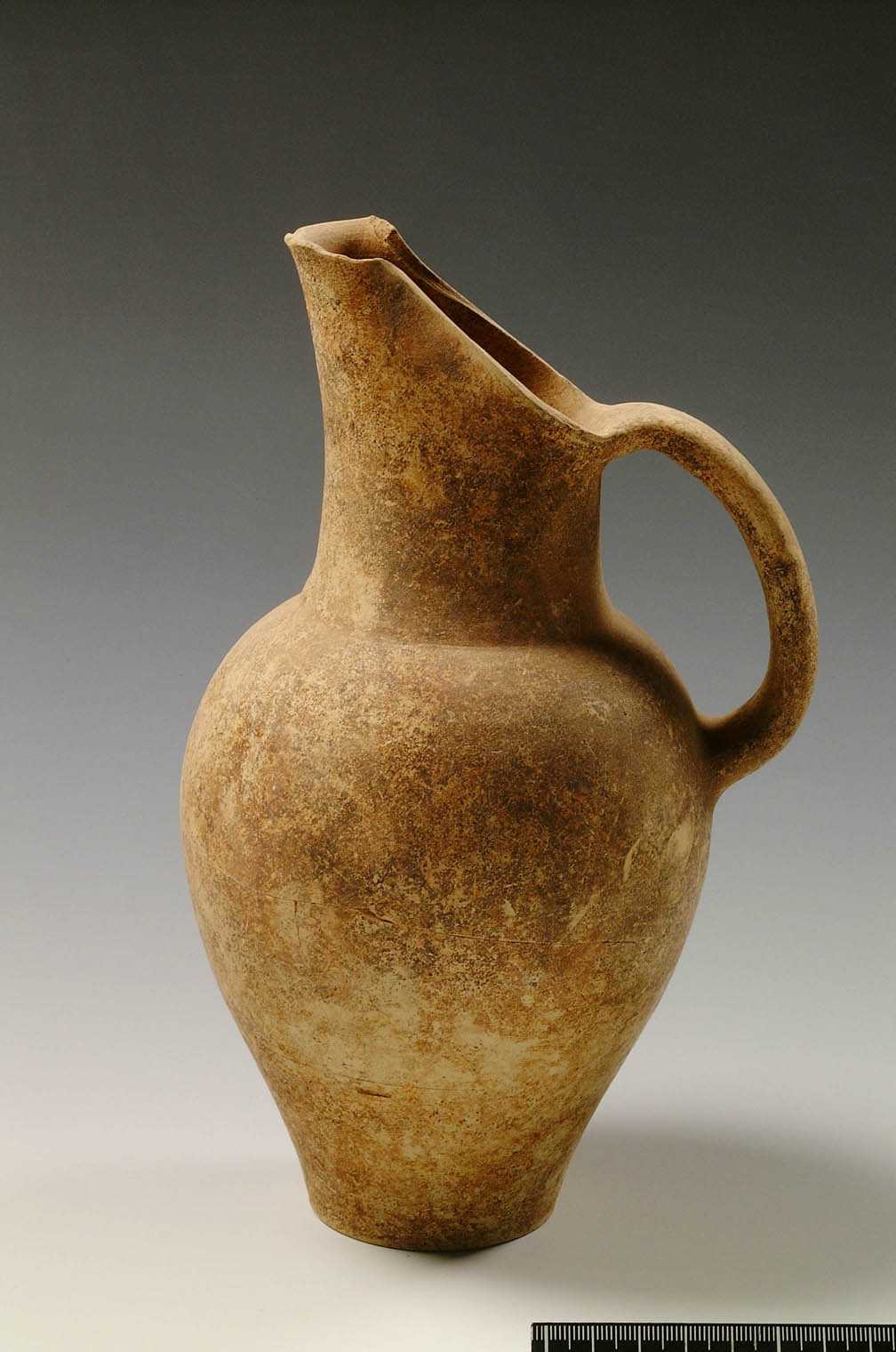 oinochoe a becco (III sec. a.C)