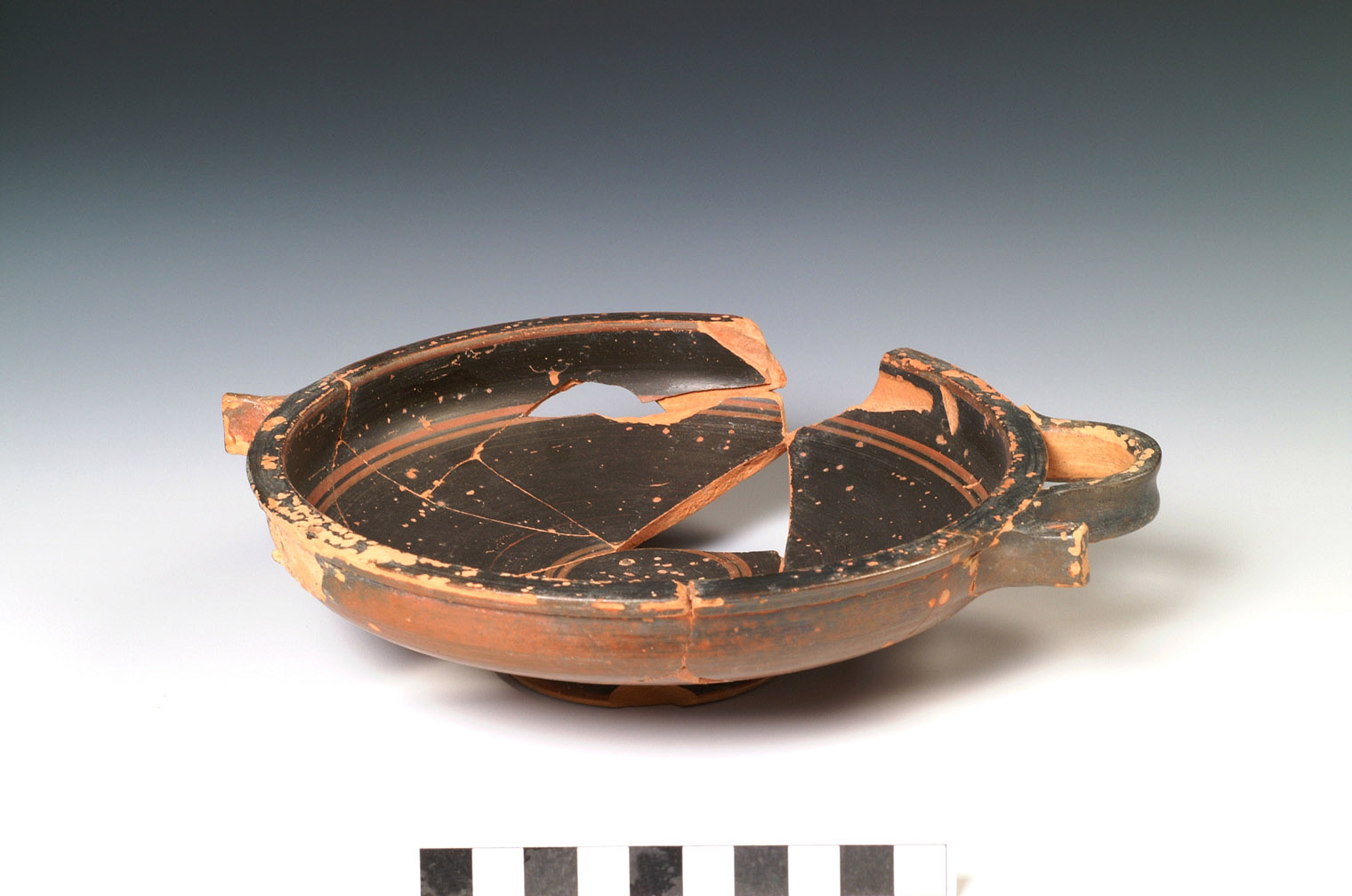 lekane (ultimo quarto V sec. a.C)