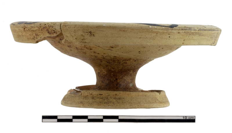 piattello genucilia (seconda metà/ inizio IV sec. a.C./ III sec. a.C)