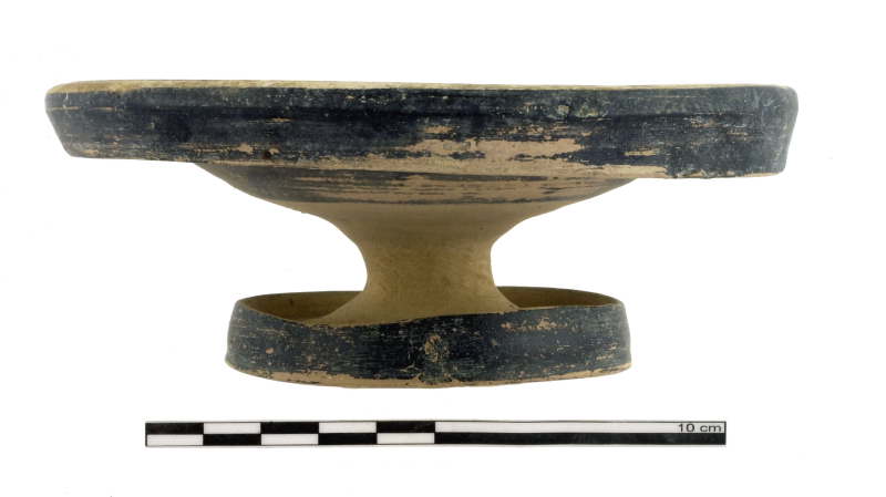 piattello genucilia (seconda metà/ inizio IV sec. a.C./ III sec. a.C)