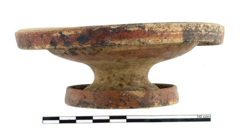 piattello genucilia (seconda metà/ inizio IV sec. a.C./ III sec. a.C)