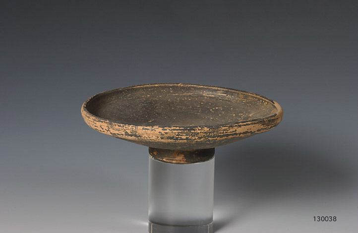 coppa su alto piede (secondo quarto/ terzo qua II sec. a.C)