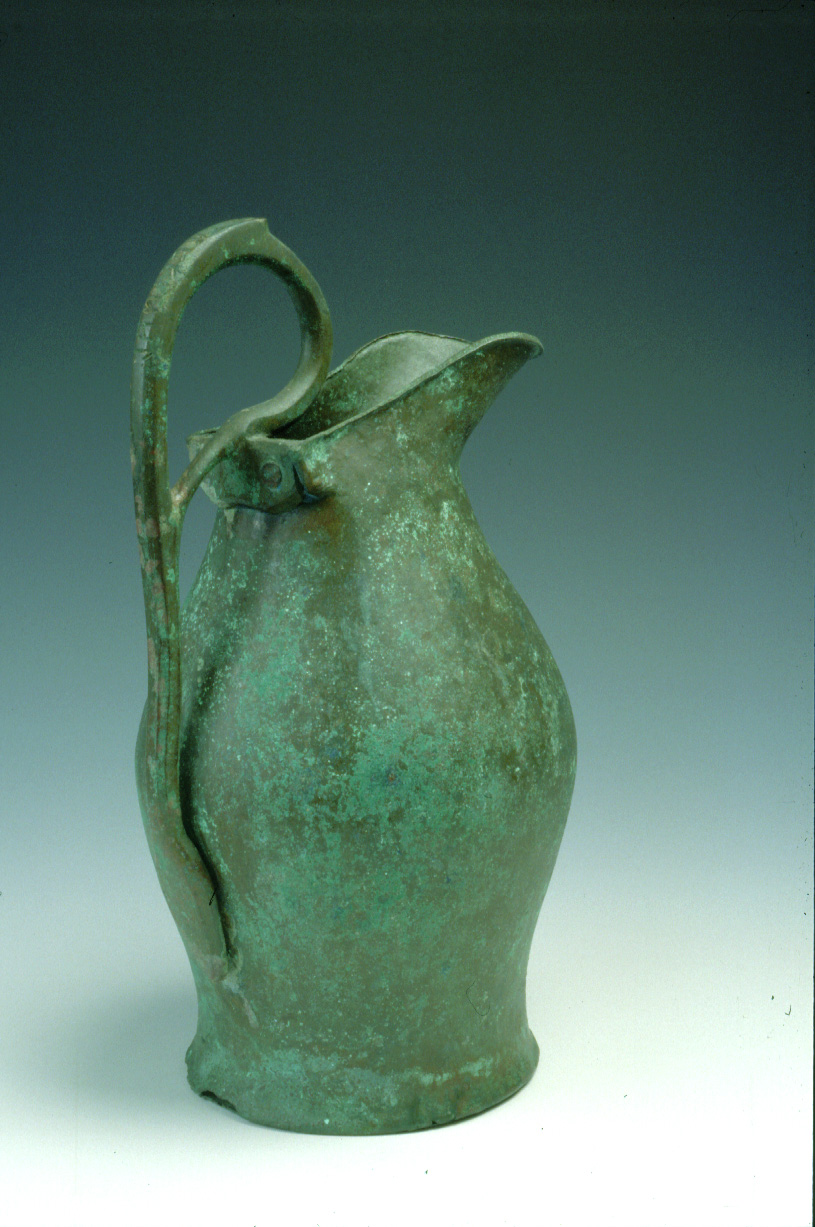 oinochoe a becco (fine IV sec. a.C./ III sec. a.C)