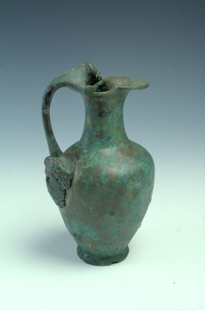 oinochoe a bocca trilobata (seconda metà/ inizio IV sec. a.C./ III sec. a.C)