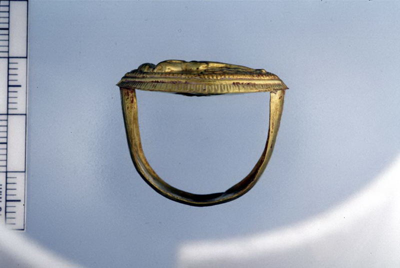 anello con castone figurato (seconda metà IV sec. a.C)