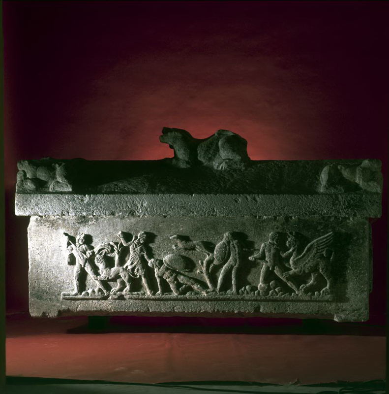 sarcofago con coperchio (fine IV sec. a.C)