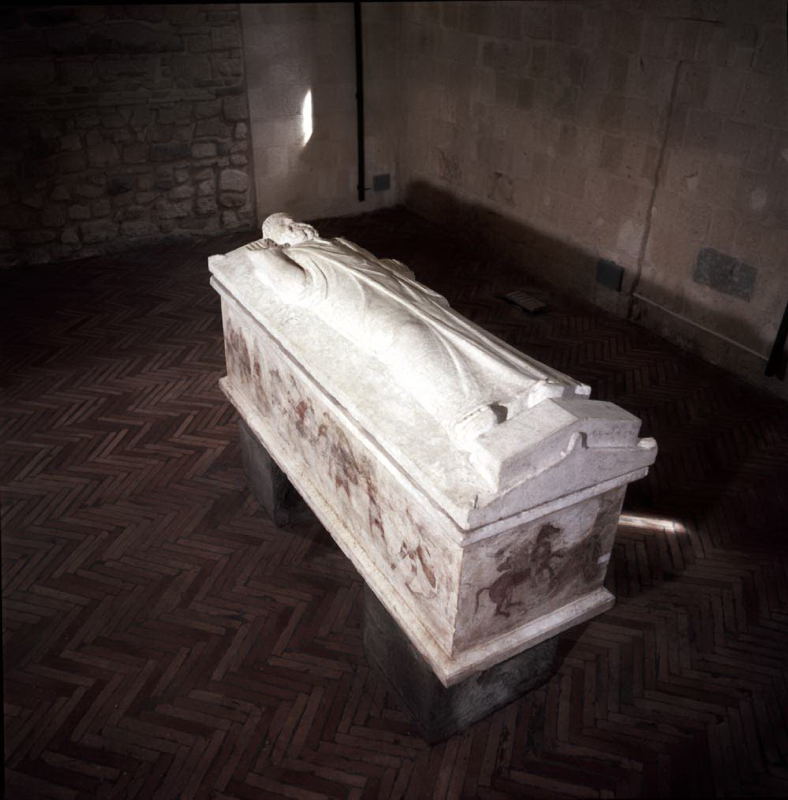 sarcofago con coperchio (metà IV sec. a.C)
