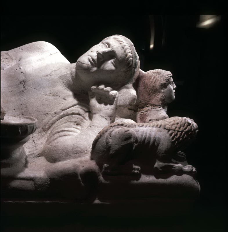 sarcofago con coperchio (ultimo quarto IV sec. a.C)