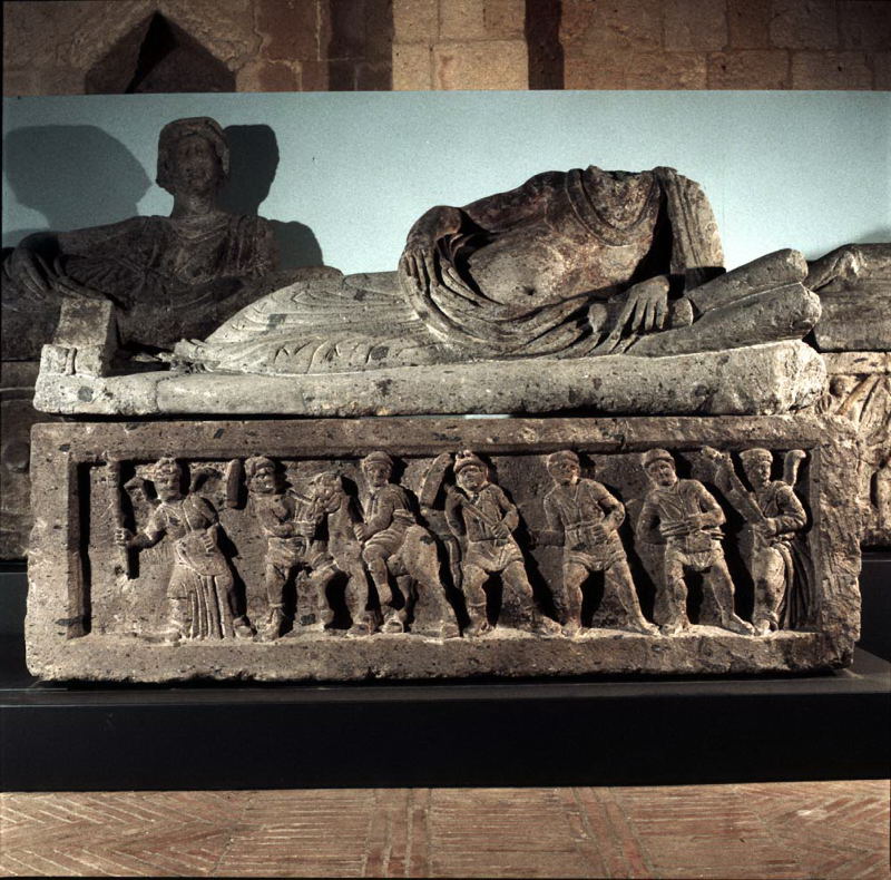 sarcofago con coperchio (secondo quarto III sec. a.C)