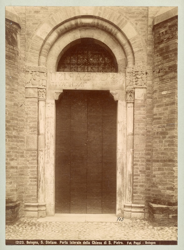 Italia - Emilia Romagna - Bologna - Complesso di Santo Stefano - Chiesa dei Santi Vitale e Agricola - Portale laterale (positivo) di Poppi, Pietro (XIX/ XX)