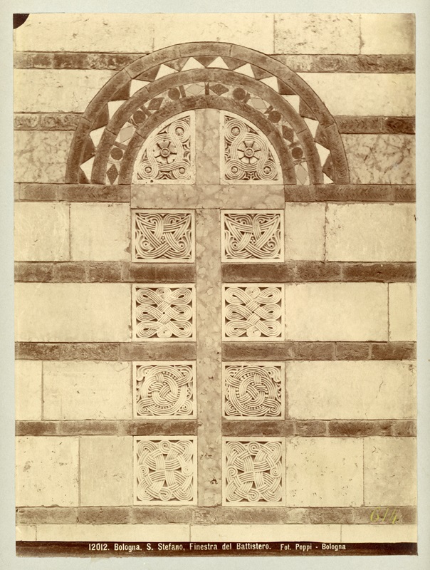 Italia - Emilia Romagna - Bologna - Complesso di Santo Stefano - Chiesa del Santo Sepolcro - Finta monofora del fronte occidentale (positivo) di Poppi, Pietro (XIX/ XX)