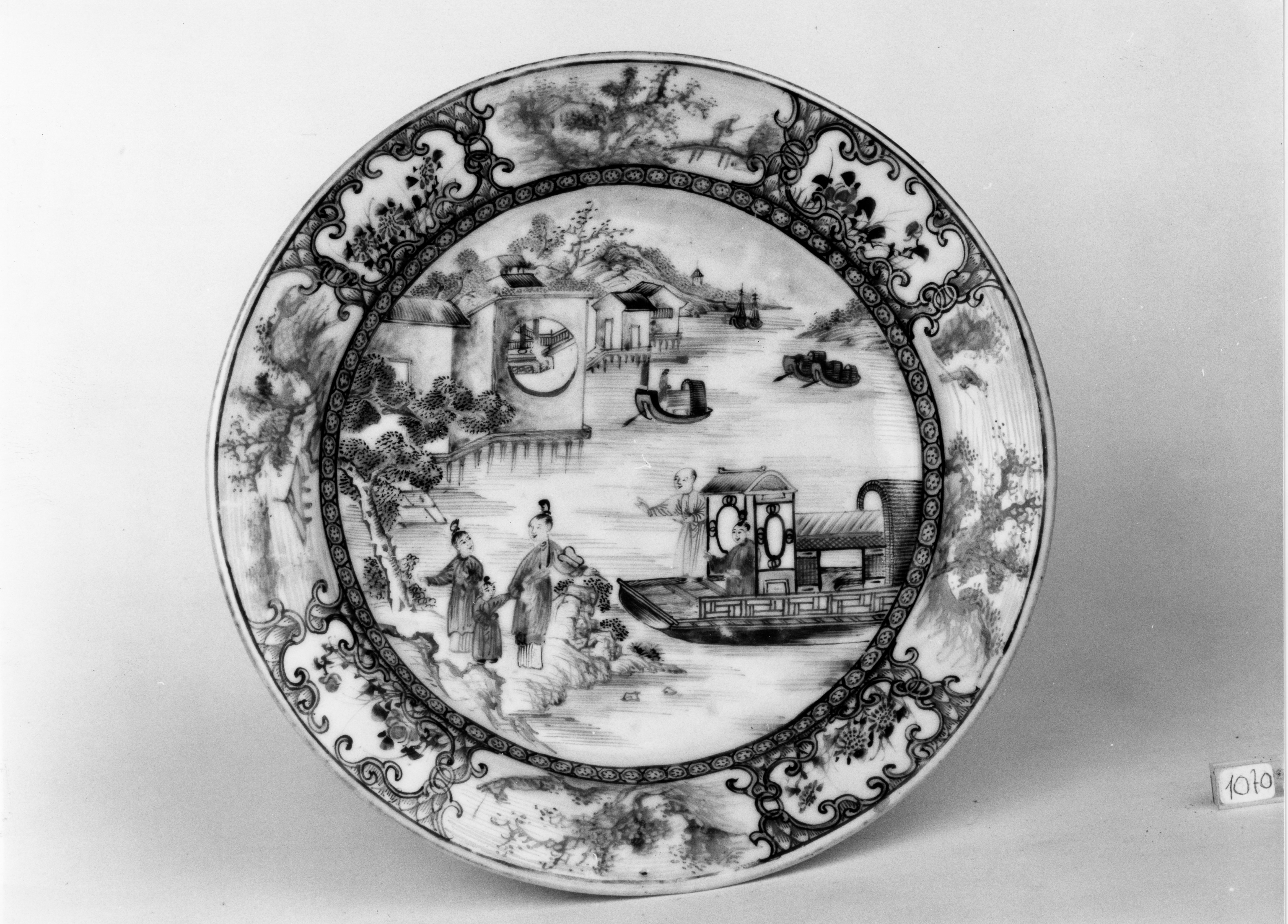 paesaggio con figure (piatto) - manifattura cinese (sec. XVIII)