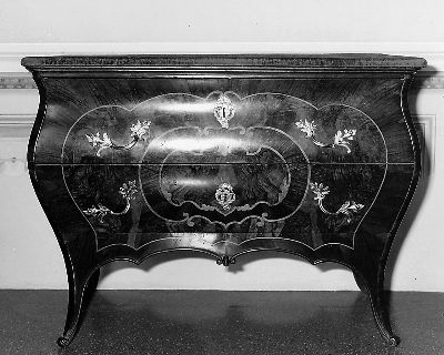 cassettone - bottega lombarda (metà sec. XVIII)