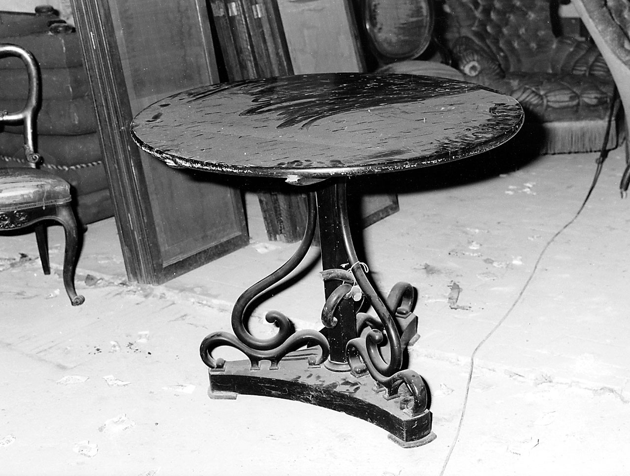 tavolo - bottega emiliana (secondo quarto sec. XIX)