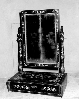 specchio da toeletta - bottega emiliana (?) (sec. XIX)