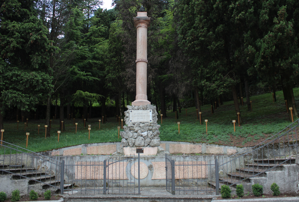 monumento ai caduti - a colonna - ambito vicentino (sec. XX)