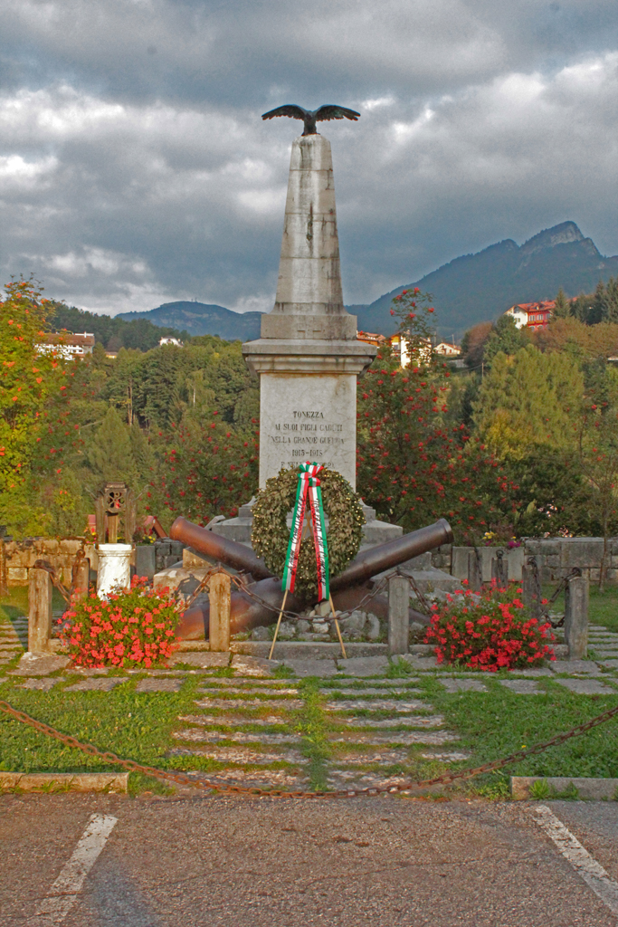 allegoria della Vittoria come aquila (monumento ai caduti - ad obelisco) - ambito vicentino (sec. XX, sec. XX, sec. XX)