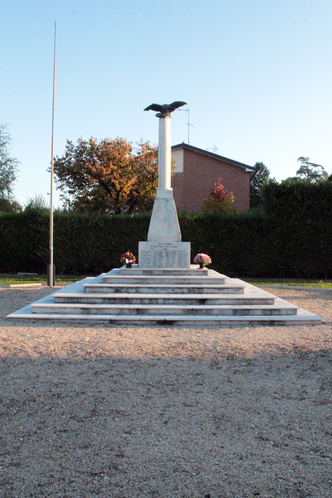 allegoria della Vittoria come aquila (monumento ai caduti - a colonna) - ambito veronese (sec. XX, sec. XX)