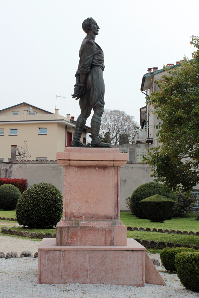 ritratto di Fabio Filzi (monumento ai caduti - a cippo) di Zanetti Giuseppe (sec. XX, sec. XXI)