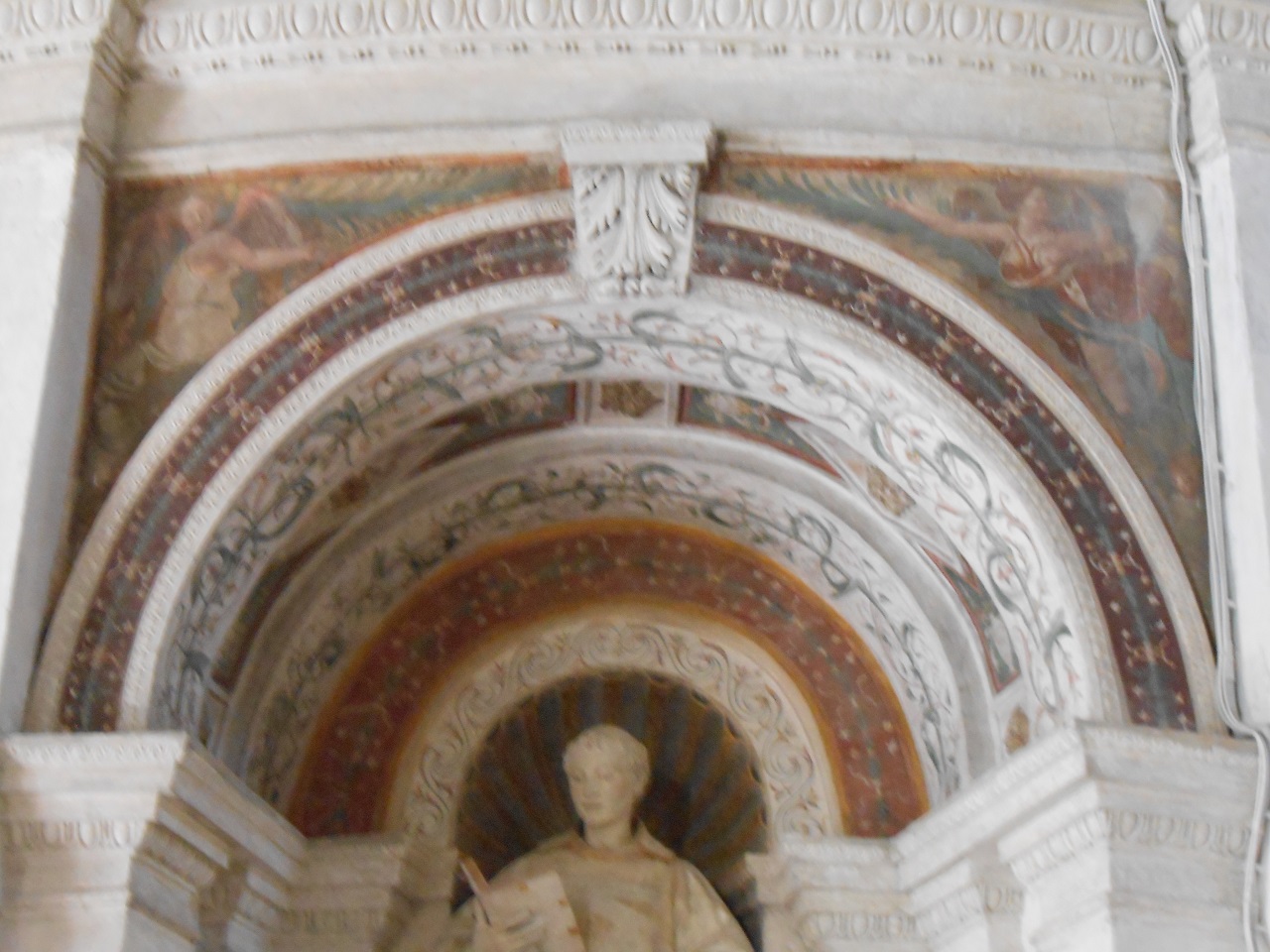 Angeli e grottesche (decorazione plastico-pittorica, serie) di Guazzi Anselmo (bottega), Pippi Giulio detto Giulio Romano (bottega) (sec. XVI)