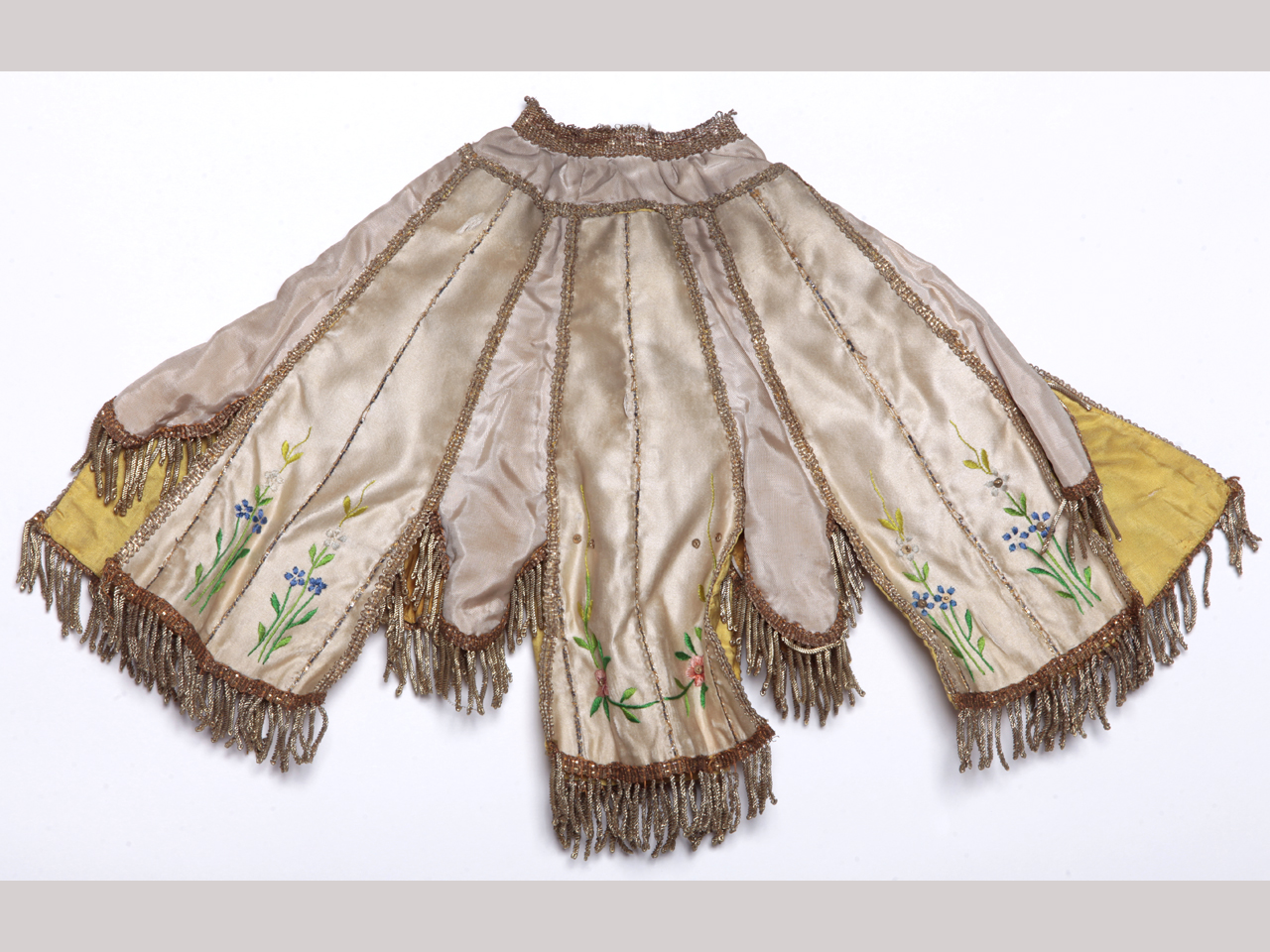 conopeo di pisside, opera isolata - manifattura lombarda (primo quarto XX)