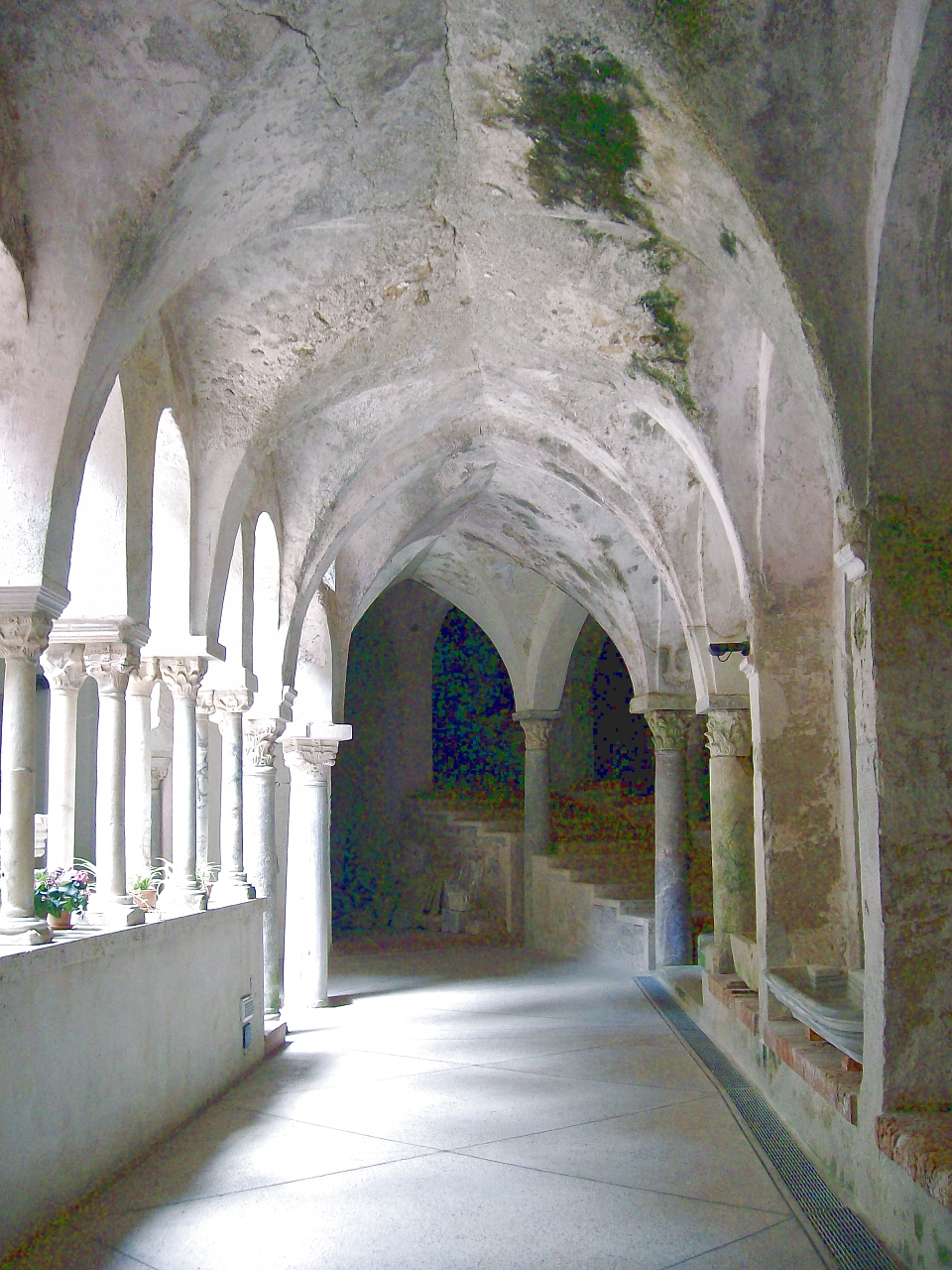 Chiostro della Badia della SS.Trinità (chiostro) - Cava de' Tirreni (SA) 