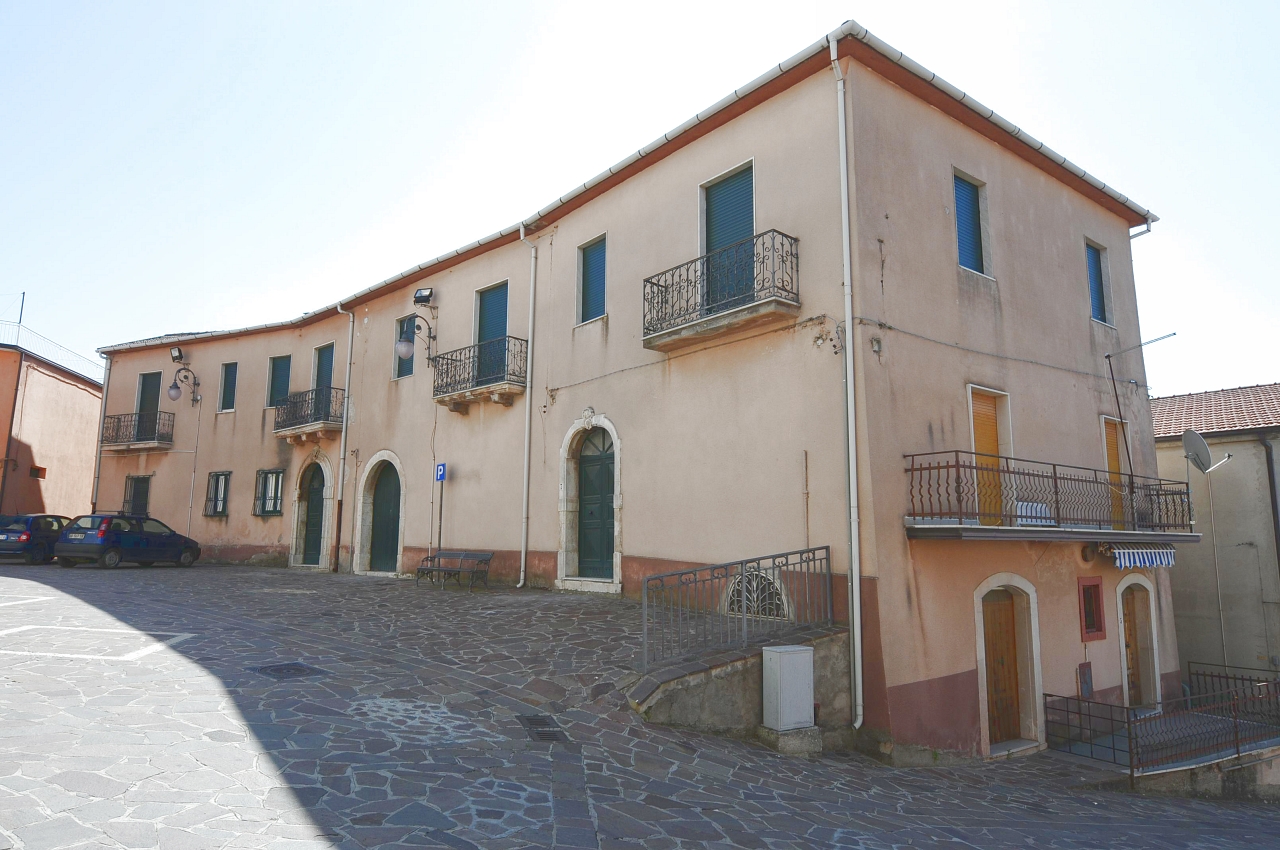 palazzo, signorile - Sant'Angelo all'Esca (AV) 