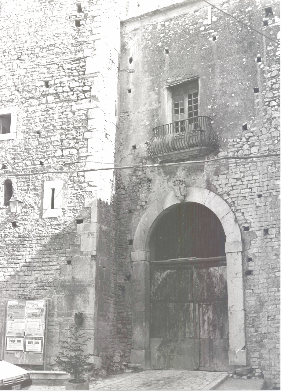 Castello di Taurasi (castello) - Taurasi (AV) 