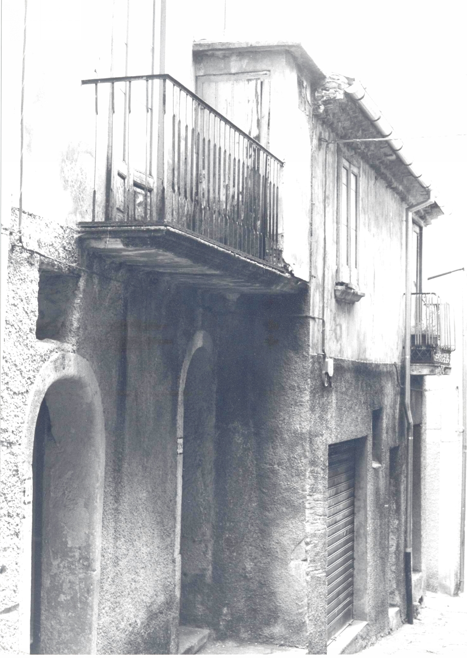 palazzo - Bagnoli Irpino (AV)  (XIX, metà)