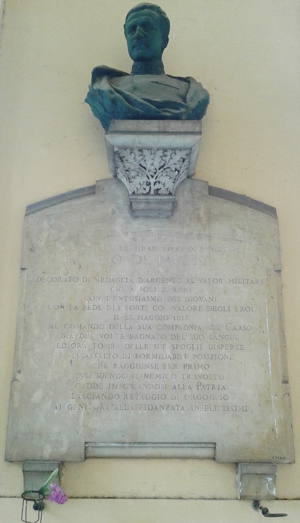 busto di Pio de Paulis, busto di soldato: tenente dei granatiere di Sardegna (monumento ai caduti - a lapide) di Parisi Francesco (sec. XX)