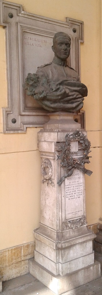 busto di Eugenio Rossellini, figura di soldato: granatiere di sardegna (monumento ai caduti) di Piraino Pietro (sec. XX)