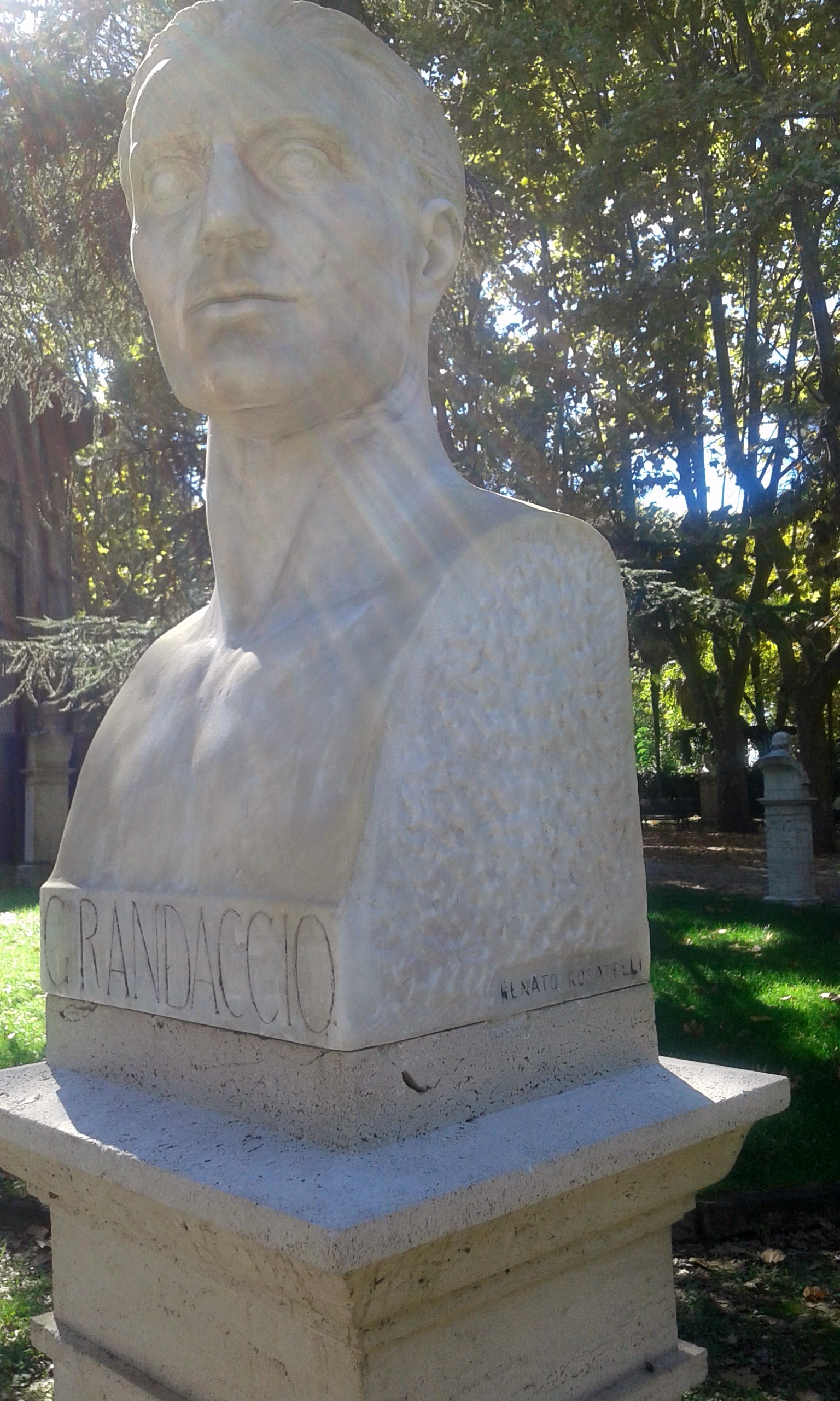 busto di Giovanni Randaccio (monumento ai caduti - a basamento) di Rosatelli Renato (sec. XX)