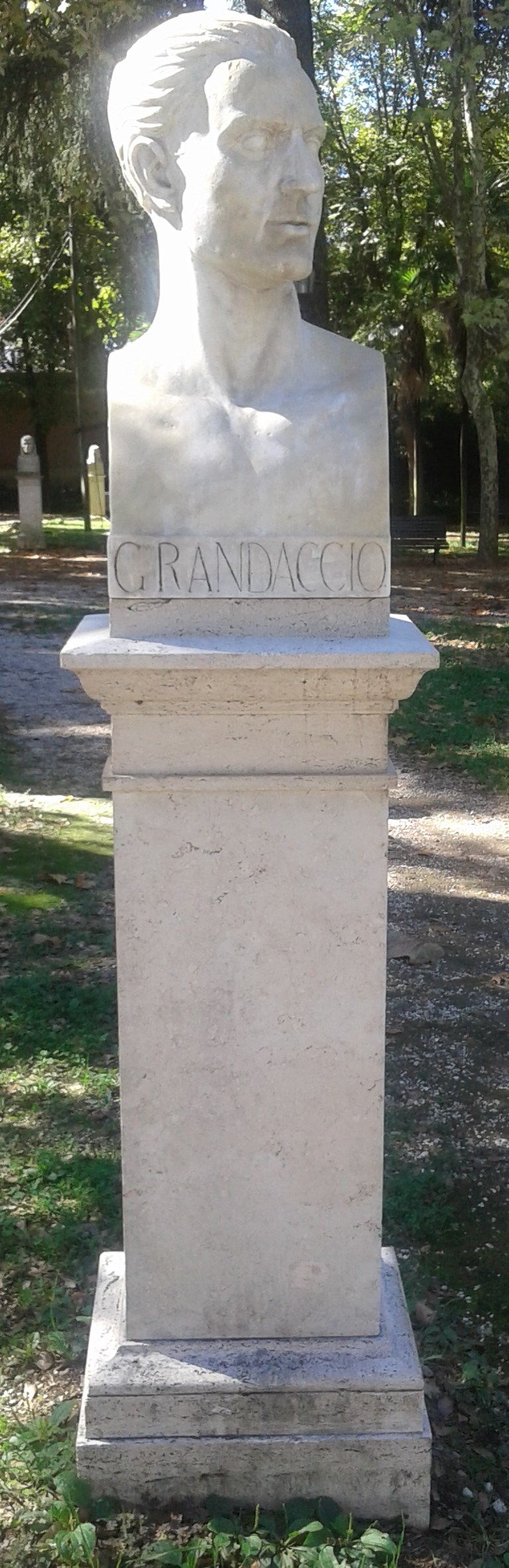 busto di Giovanni Randaccio (monumento ai caduti - a basamento) di Rosatelli Renato (sec. XX)