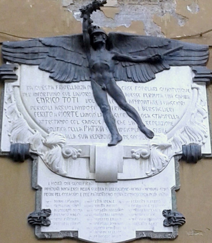 allegoria del sacrificio del soldato per la Patria (monumento ai caduti - a lapide) - ambito romano (sec. XX)