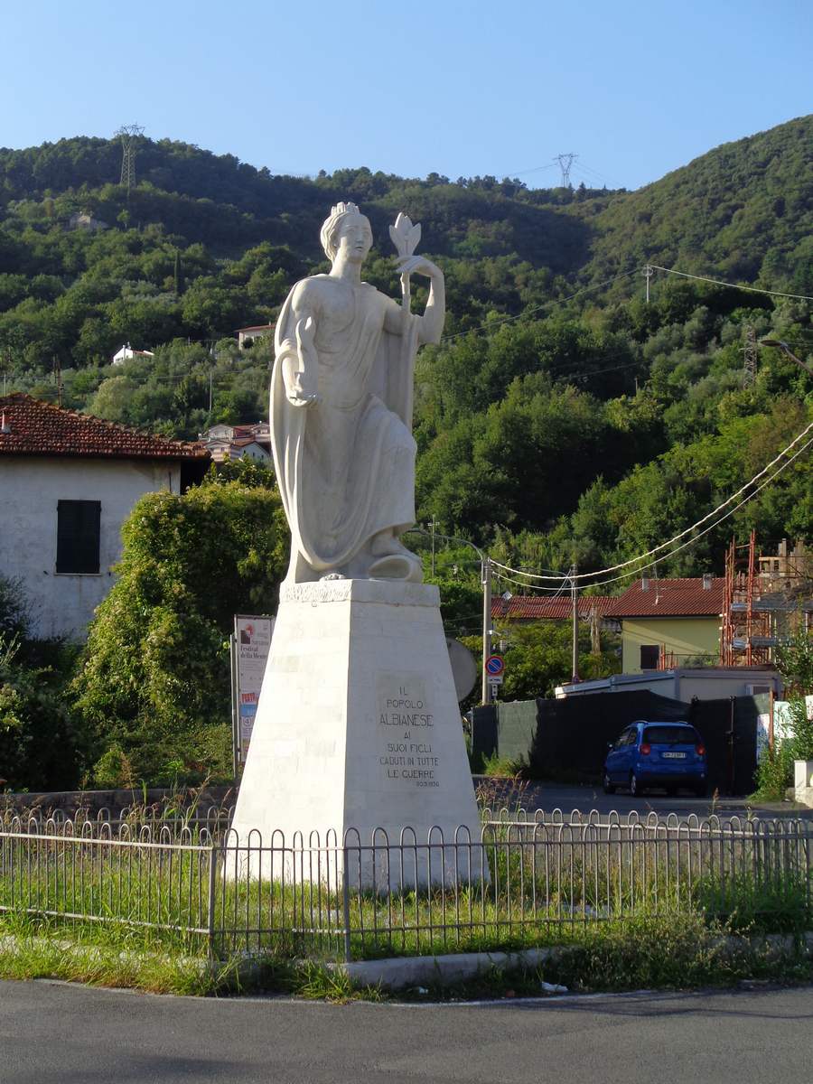 Allegoria della Patria che premia i caduti (monumento ai caduti) - ambito toscano (Sec. XX)