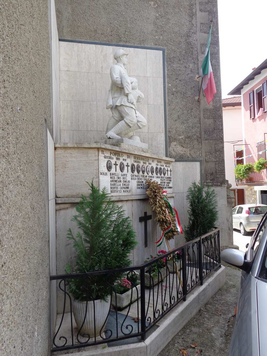 Allegoria del sacrificio del soldato per la Patria (monumento ai caduti - ad emiciclo) - ambito toscano (seconda metà Sec. XX)