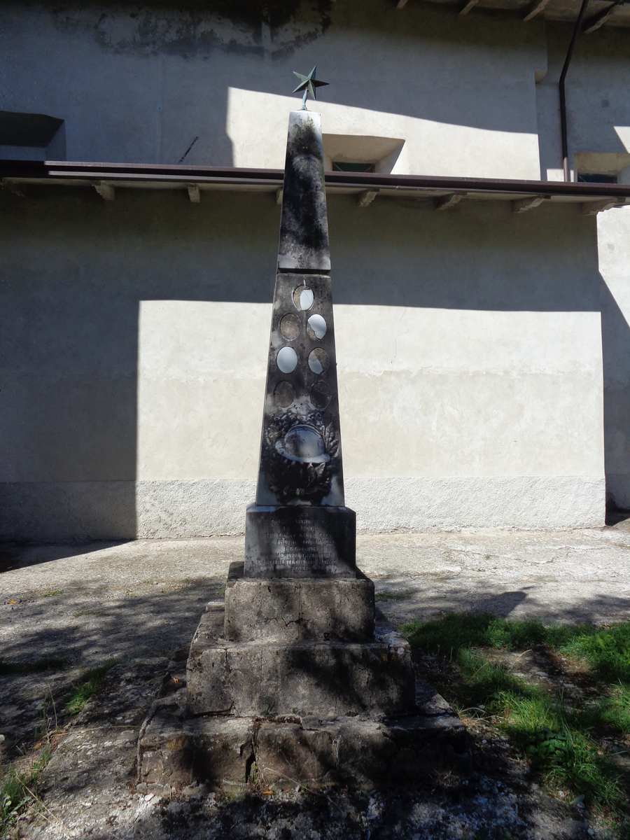 monumento ai caduti - ad obelisco di Chelotti Agostino (Sec. XX)
