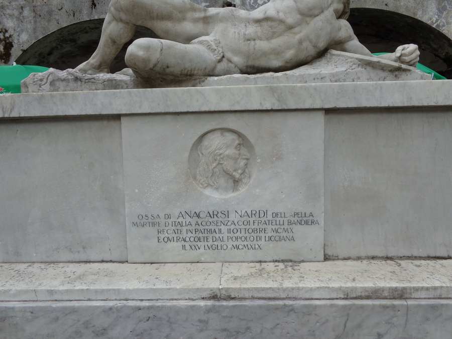 Anarcarsi Nardi, Allegoria della morte del soldato eroe (monumento ai caduti) di Angiolo del Santo (Sec. XX)