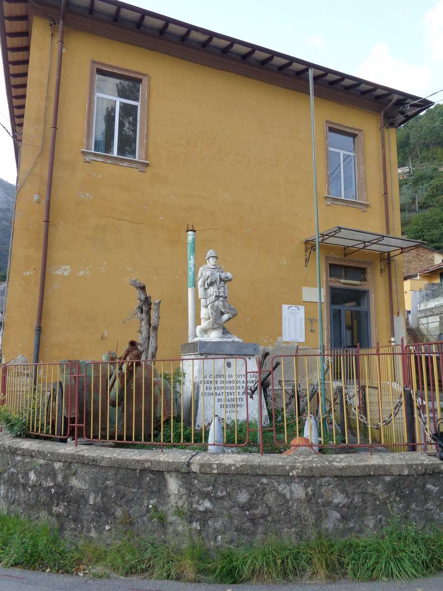 Allegoria del sacrificio del soldato per la Patria (monumento ai caduti) - ambito toscano (Sec. XX)