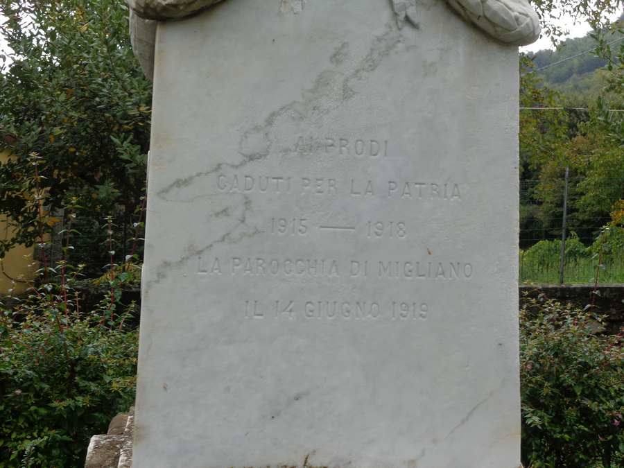 Allegoria della Vittoria come aquila (monumento ai caduti - ad obelisco) di Guidi M (Sec. XX)