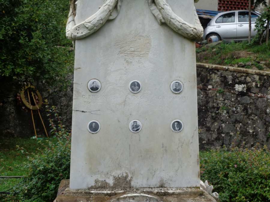 Allegoria della Vittoria come aquila (monumento ai caduti - ad obelisco) di Guidi M (Sec. XX)