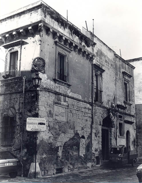 Casa palazzata Prioli (casa) - Lecce (LE)  (XVI)