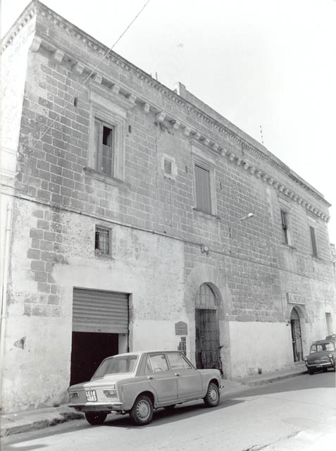 palazzo - Lequile (LE)  (XVI, seconda metà)