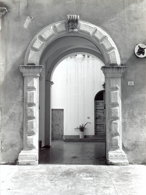 palazzo - Lequile (LE)  (XVII, seconda metà)