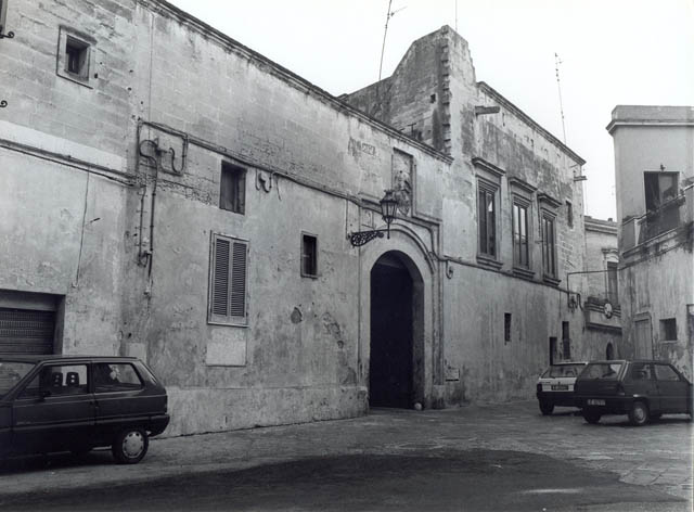 del Balzo Orsini poi Dell'Antoglietta Maremonti (palazzo) - Lecce (LE)  (XVI)