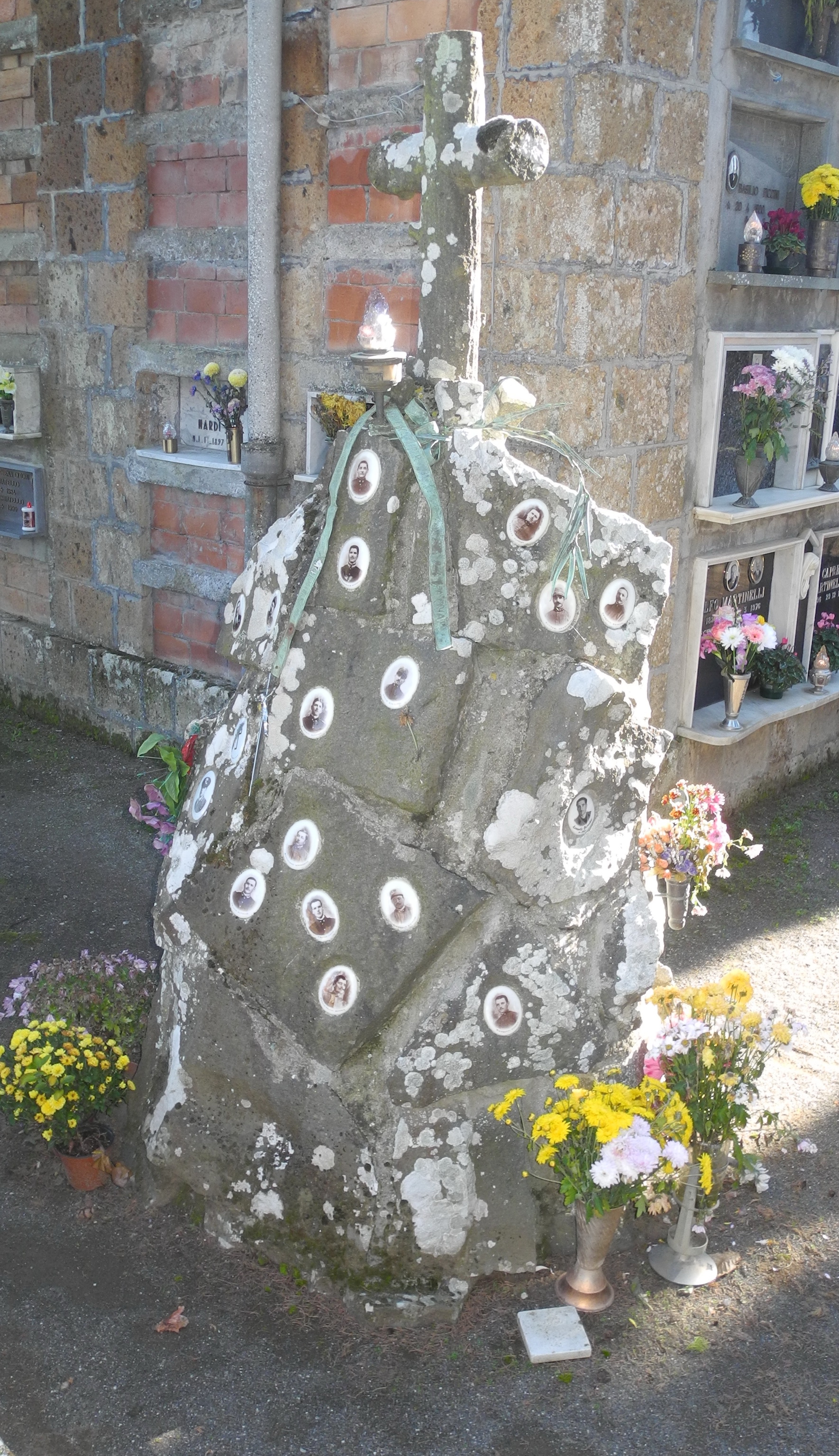 croce (monumento ai caduti - a montagna figurata, opera isolata) - ambito Italia centrale (primo quarto sec. XX)