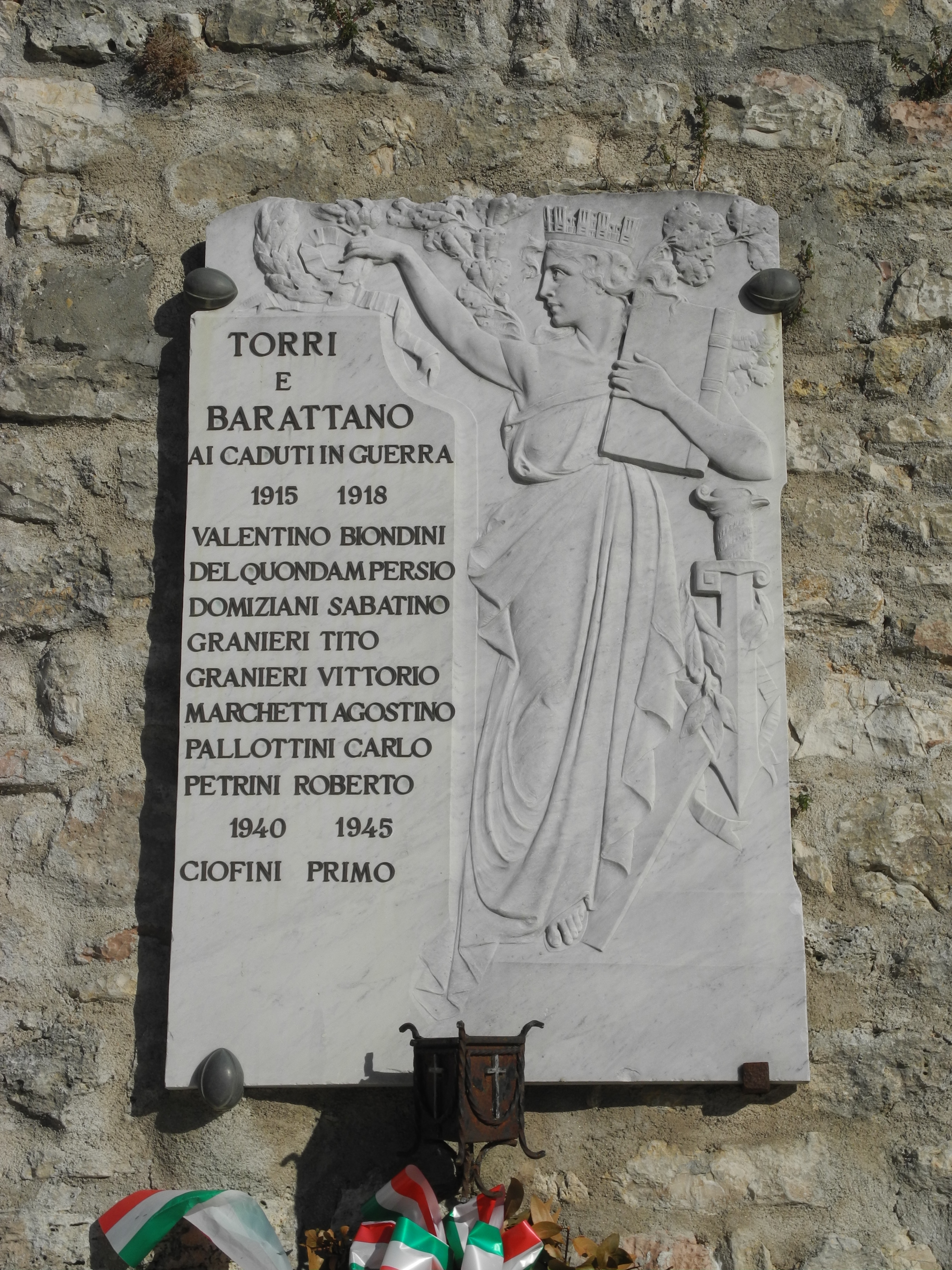 allegoria della Patria (monumento ai caduti - a lapide, opera isolata) - ambito Italia centrale (secondo quarto sec. XX)