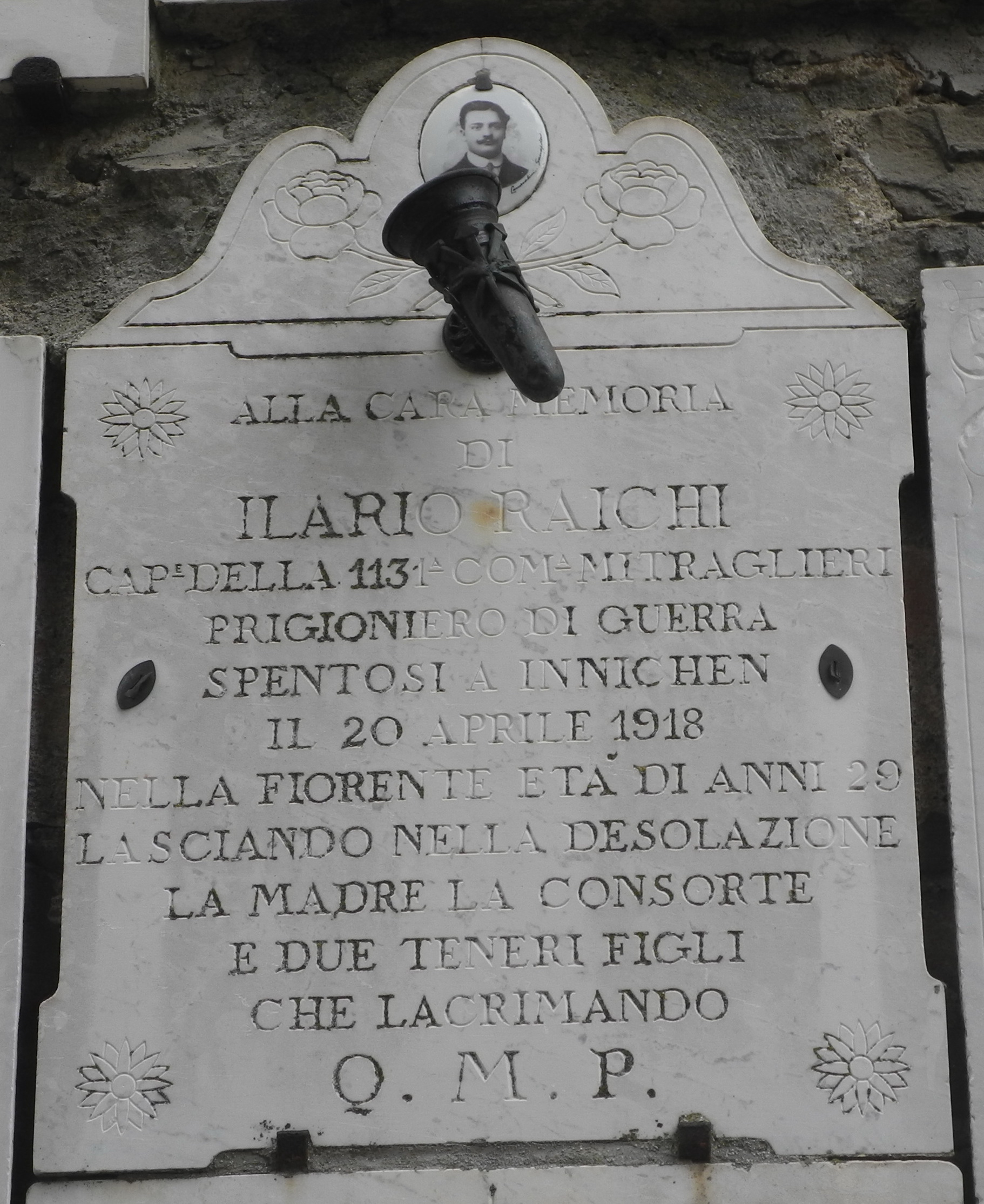 fiori (lapide commemorativa ai caduti, opera isolata) - ambito Italia centrale (primo quarto sec. XX)
